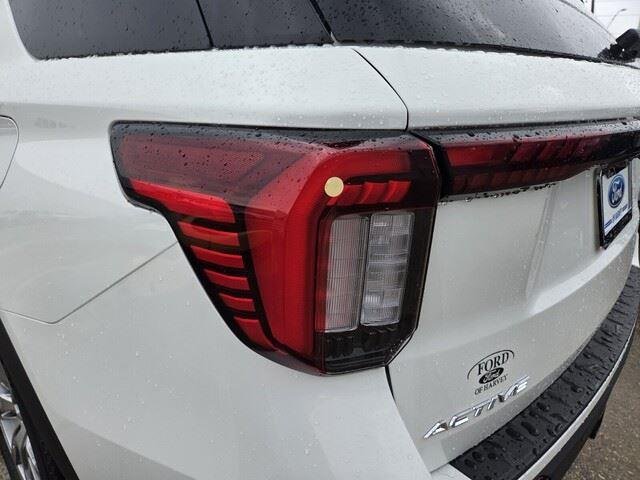 New 2026 Star White Metallic Tri-Coat Ford Platinum™ image 30