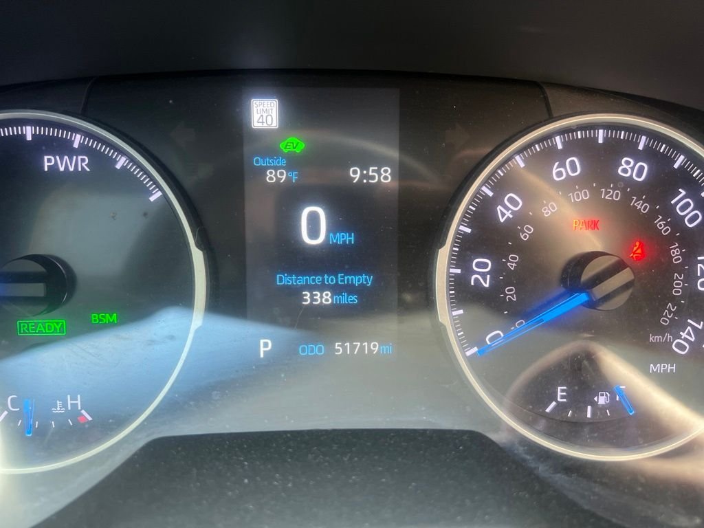 Used 2022 White Toyota XLE image 12