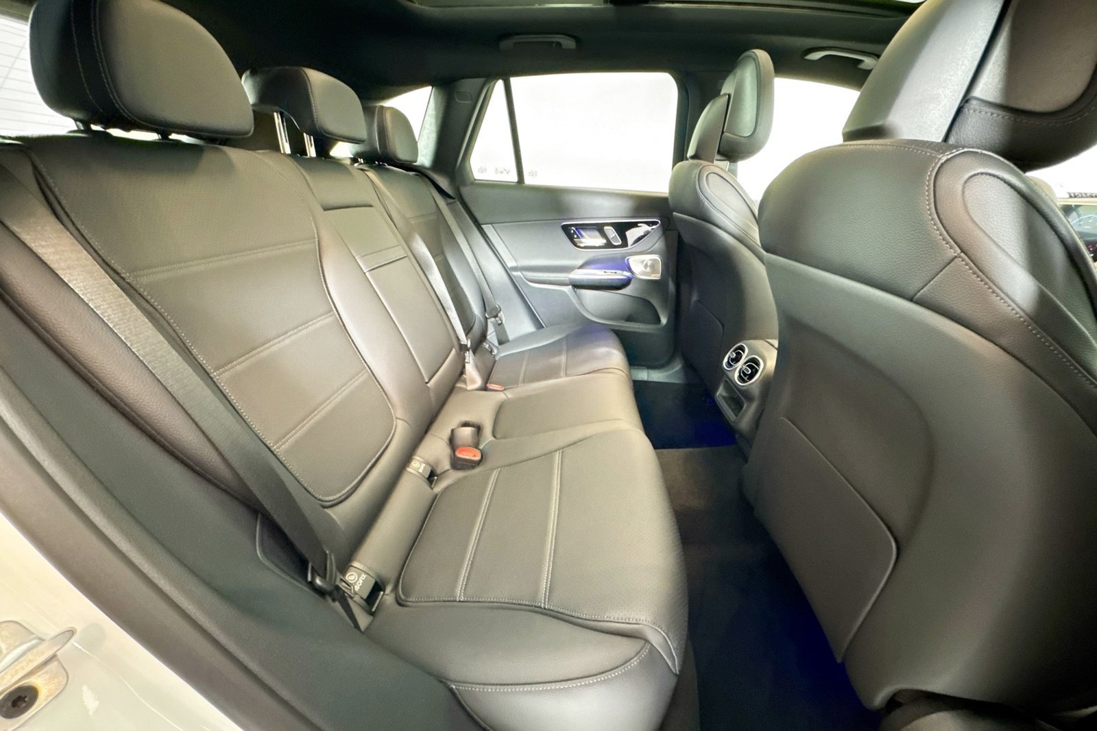 New 2026 Polar White Mercedes-Benz GLC 300 image 25