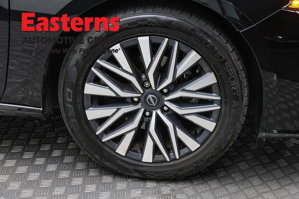 Used 2024 Black Nissan 2.5 SV image 31