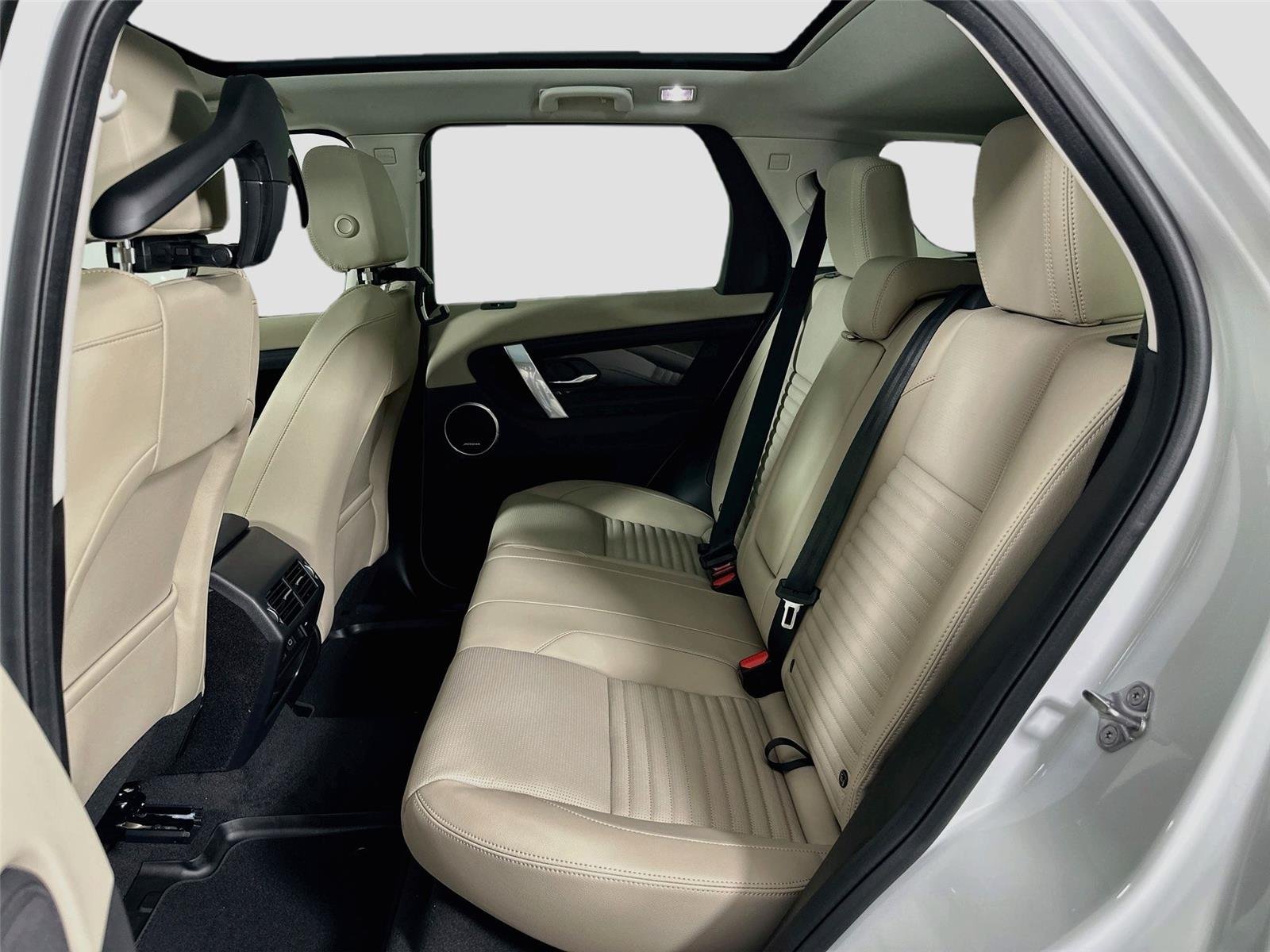 Certified Used 2025 Fuji White Land Rover S image 15