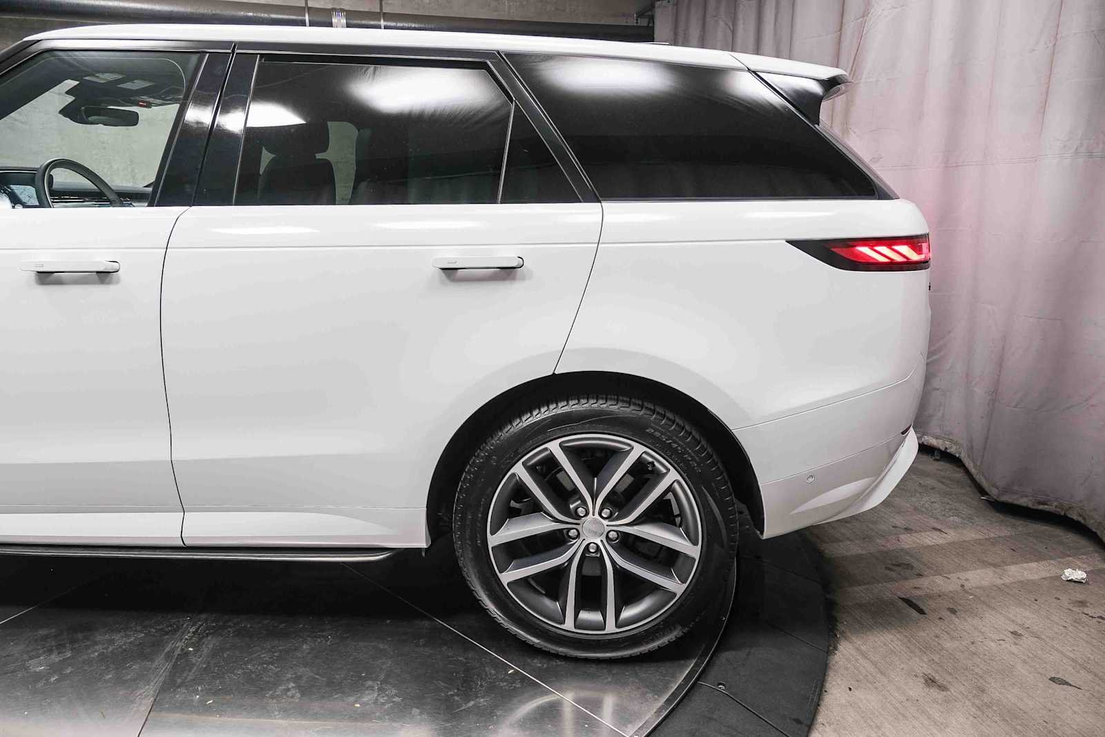 Certified Used 2023 Fuji White Land Rover SE Dynamic image 8
