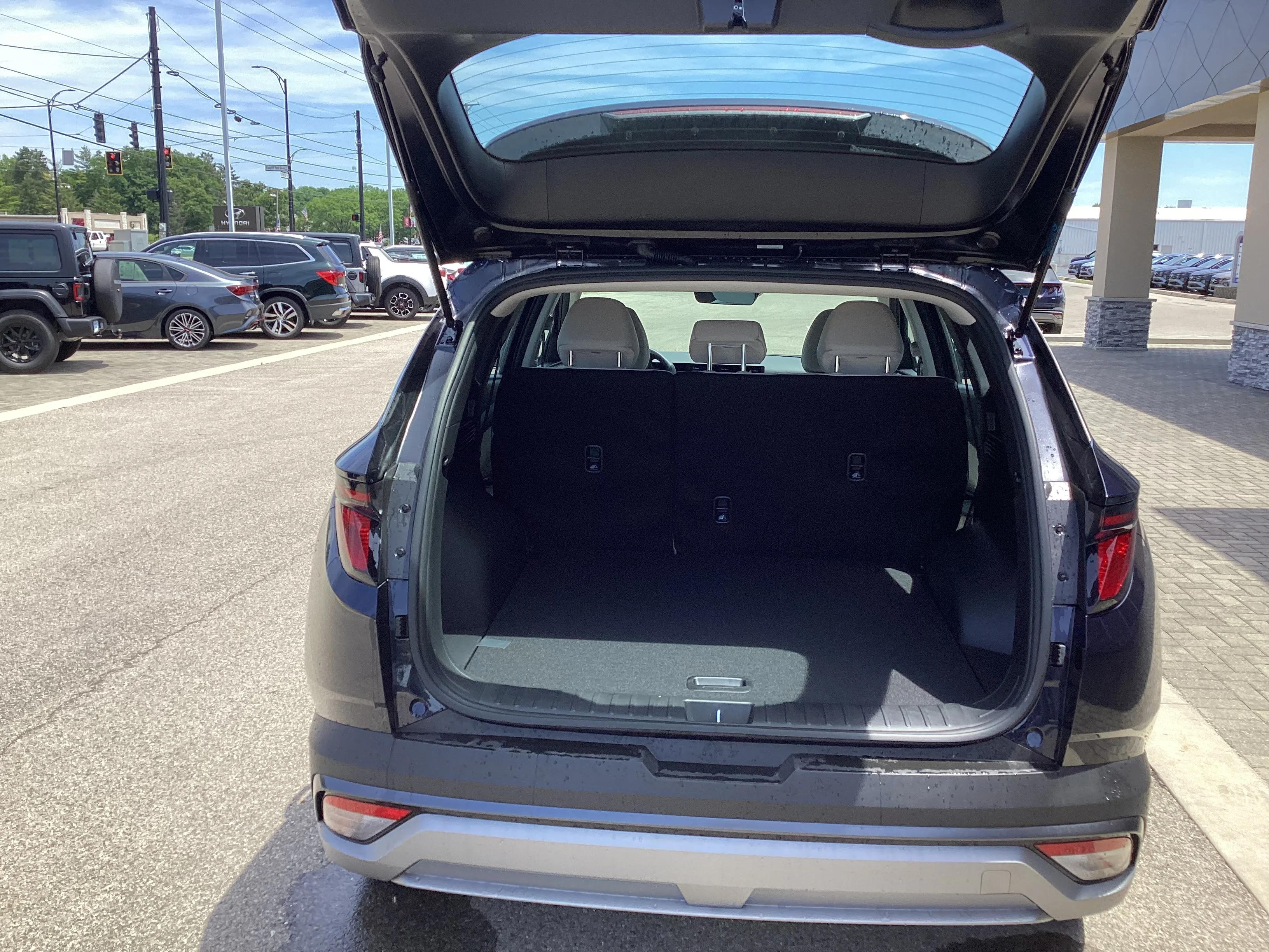 New 2026 Deep Sea Metallic Hyundai Blue SE image 4