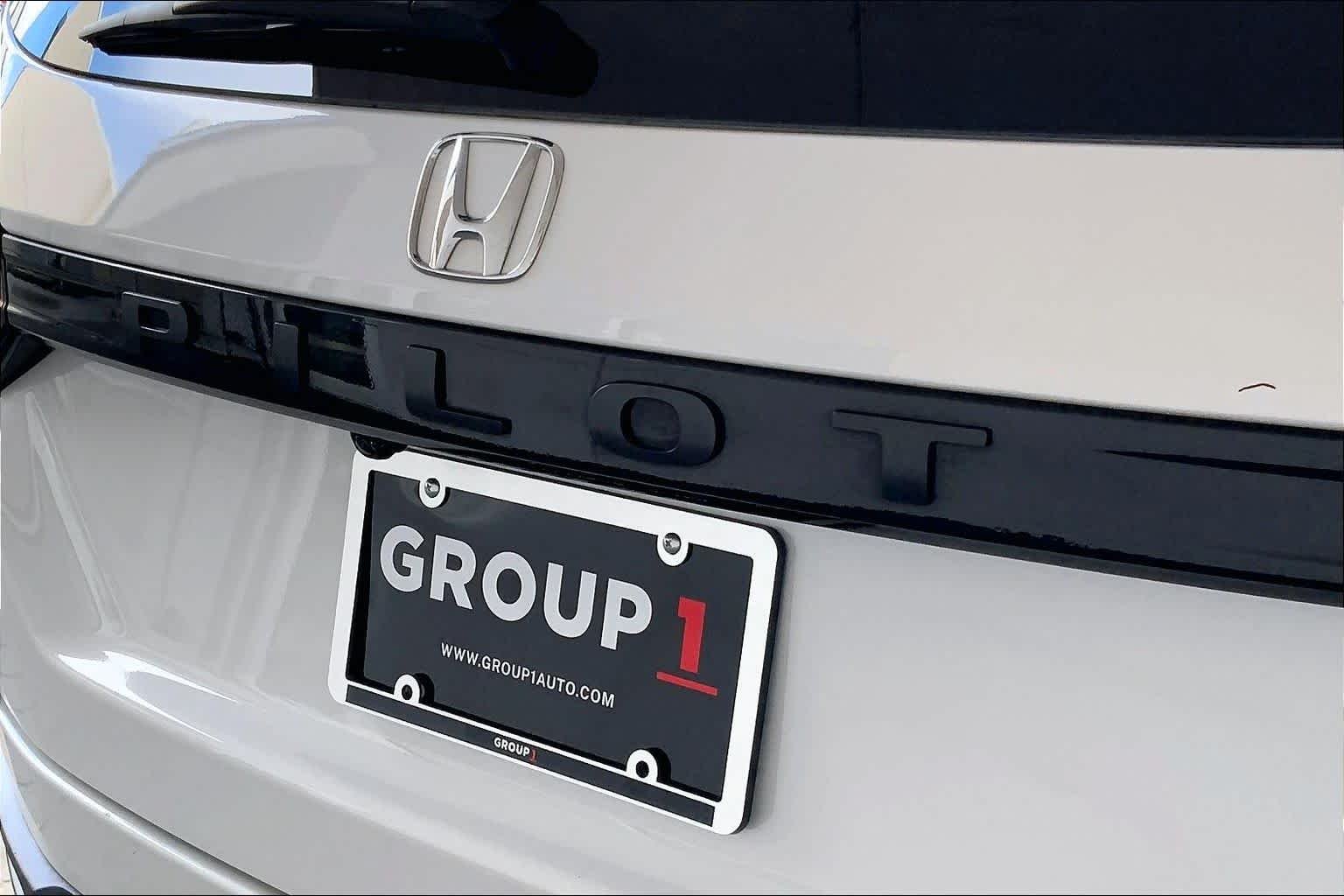 Used 2025 Platinum White Pearl Honda EX-L image 10