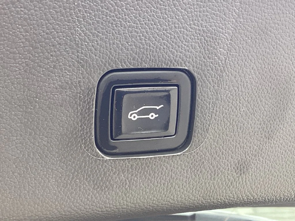 Used 2021 SILVER ICE METALLIC Chevrolet LT Cloth image 25