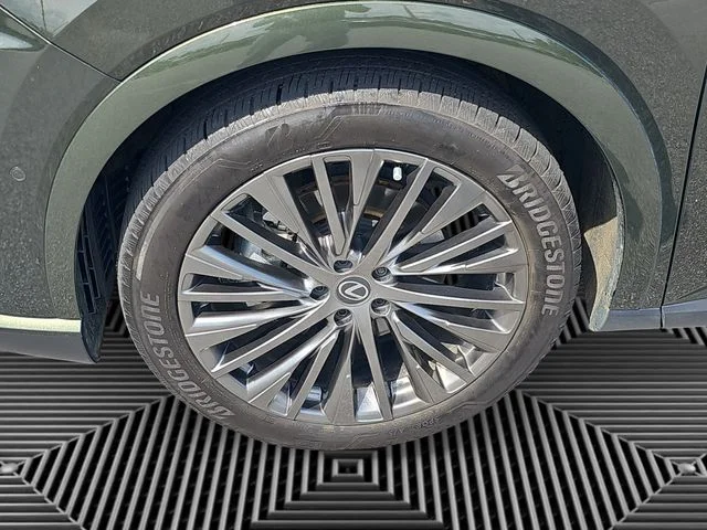 Used 2025 Green Lexus 350h Luxury image 12