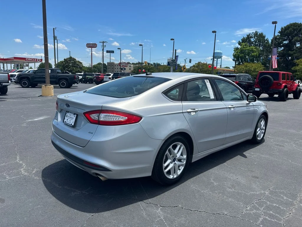 Used 2015 Silver Ford SE image 7