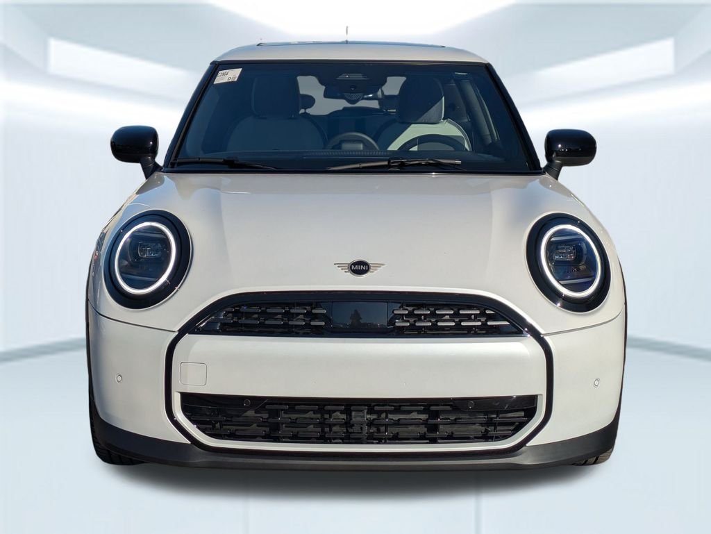New 2026 White Metallic MINI Signature Plus image 8