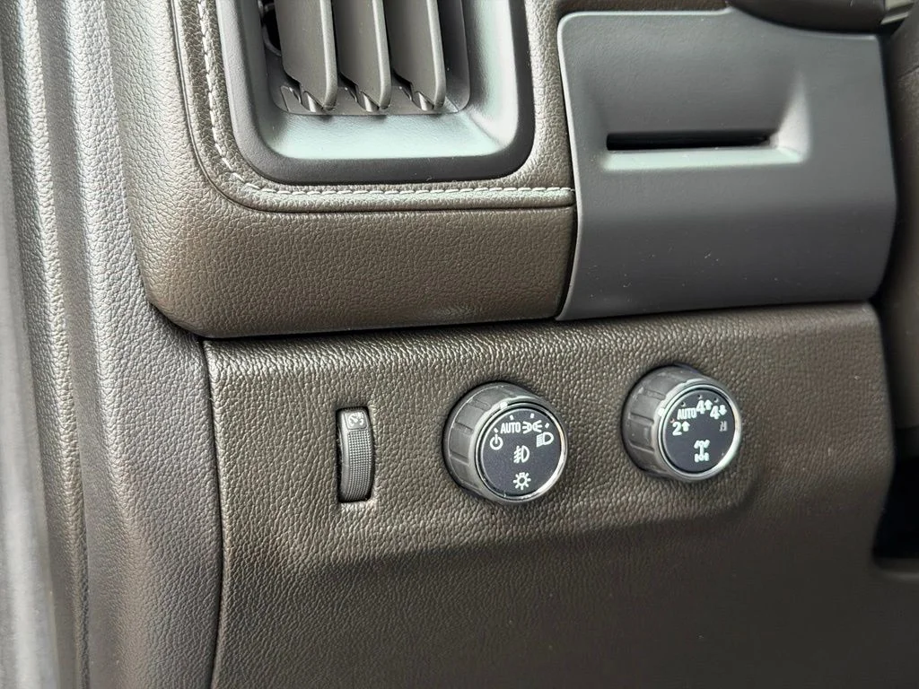 Used 2022 Gray GMC Elevation image 23
