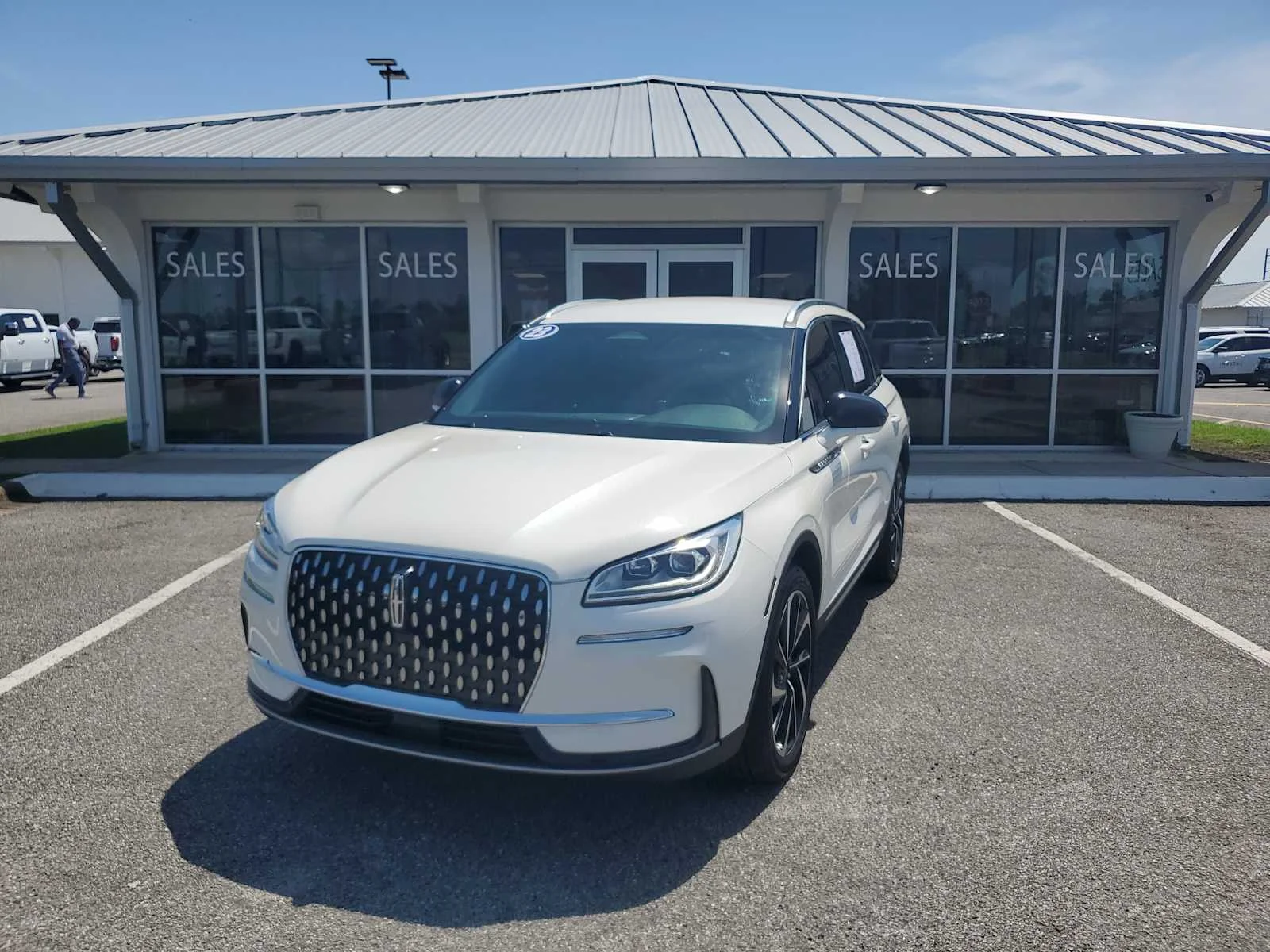 Used 2023 White Lincoln Reserve image 1