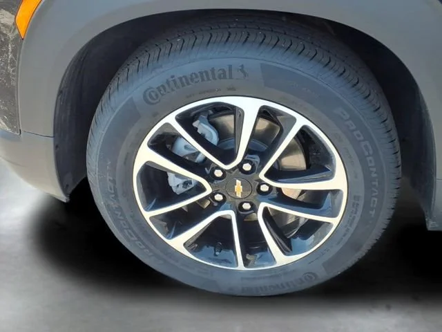 New 2026 Mosaic Black Metallic Chevrolet LT image 15