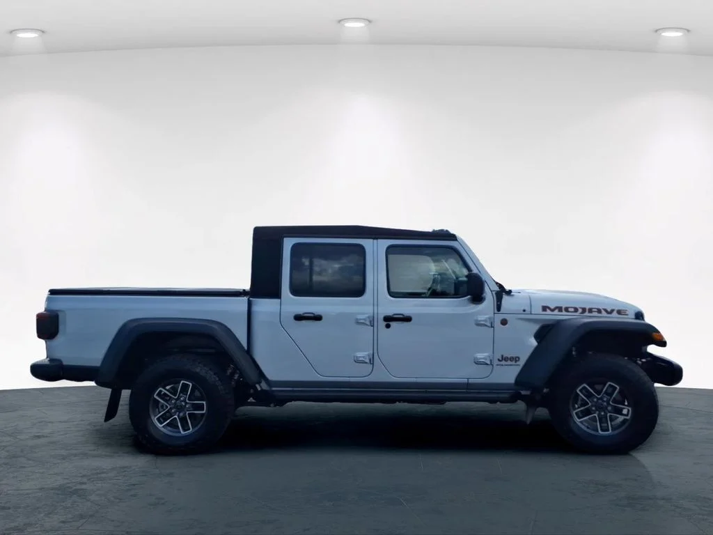 Used 2024 Silver Jeep Mojave image 7