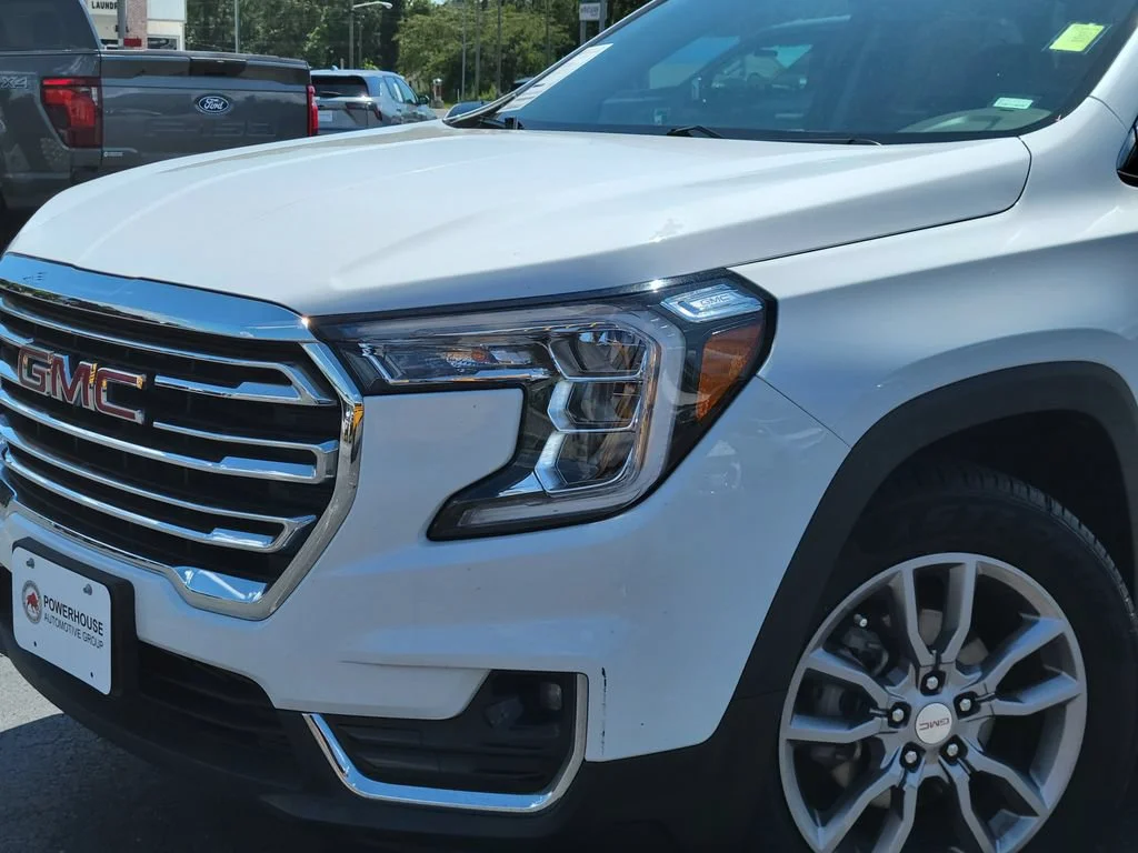 Used 2024 Summit White GMC SLT image 9
