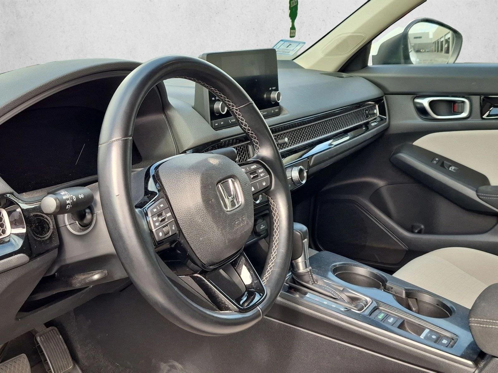 Used 2022 White Honda EX image 13