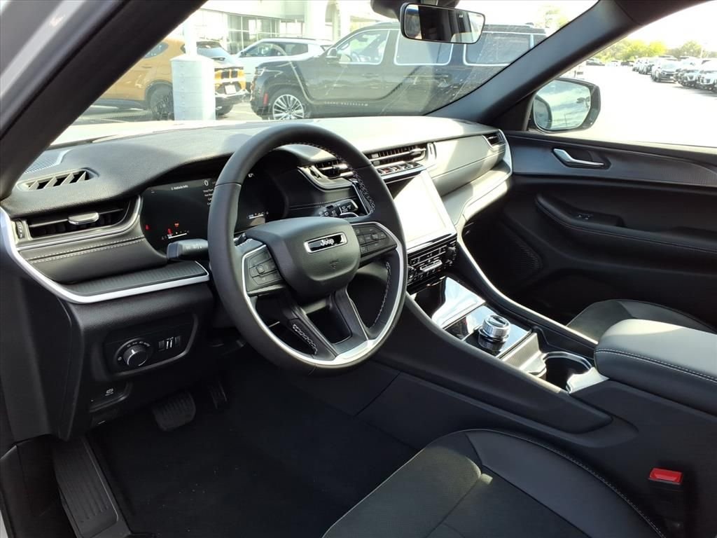 New 2025 Silver Zynith Exterior Paint Jeep Altitude X image 7