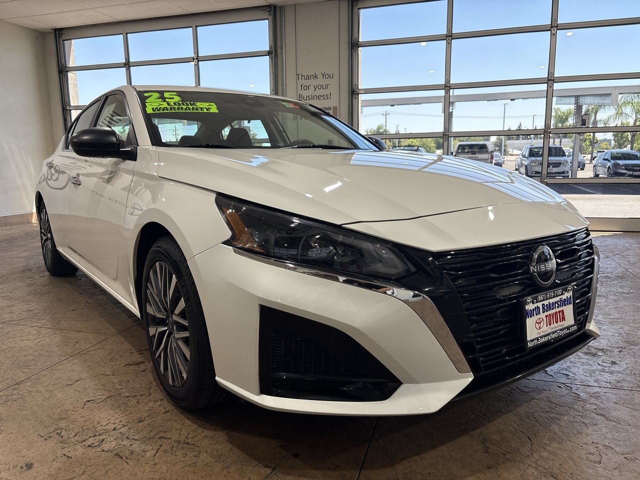 Used 2025 Glacier White Nissan SV image 4