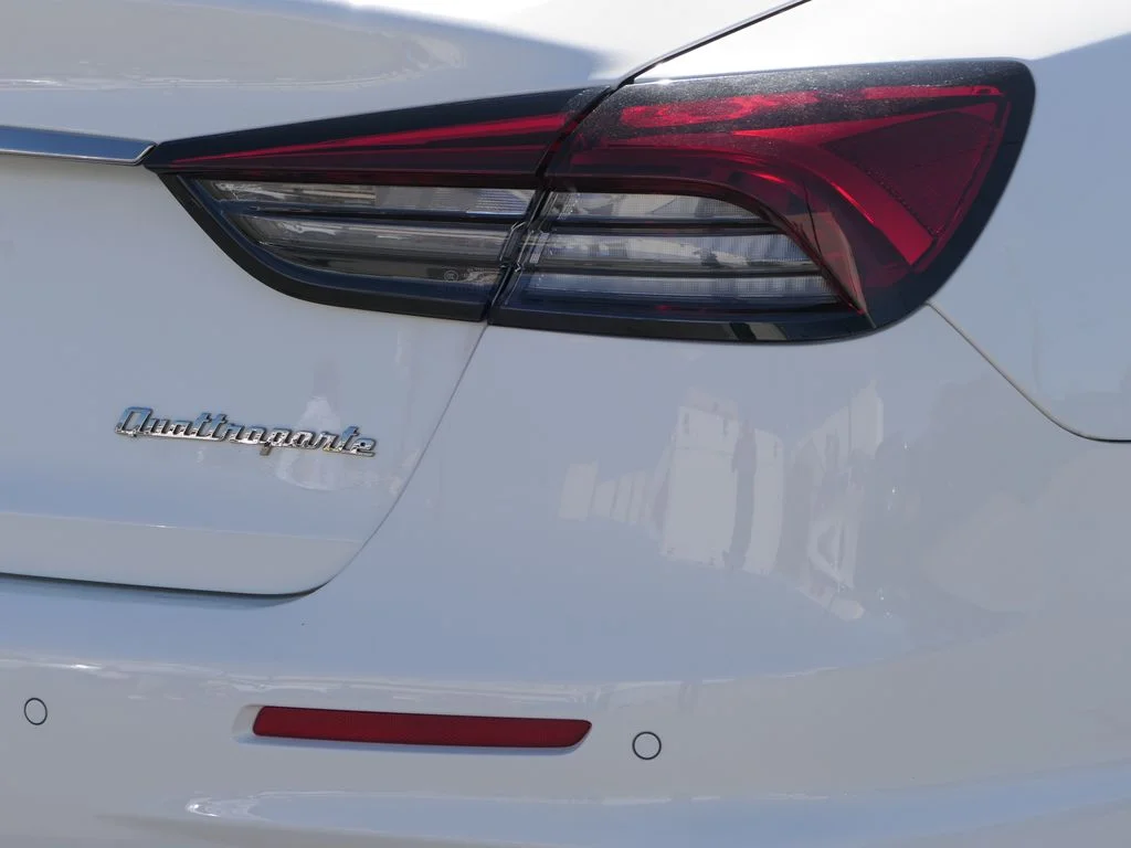 Used 2024  Maserati Modena image 4