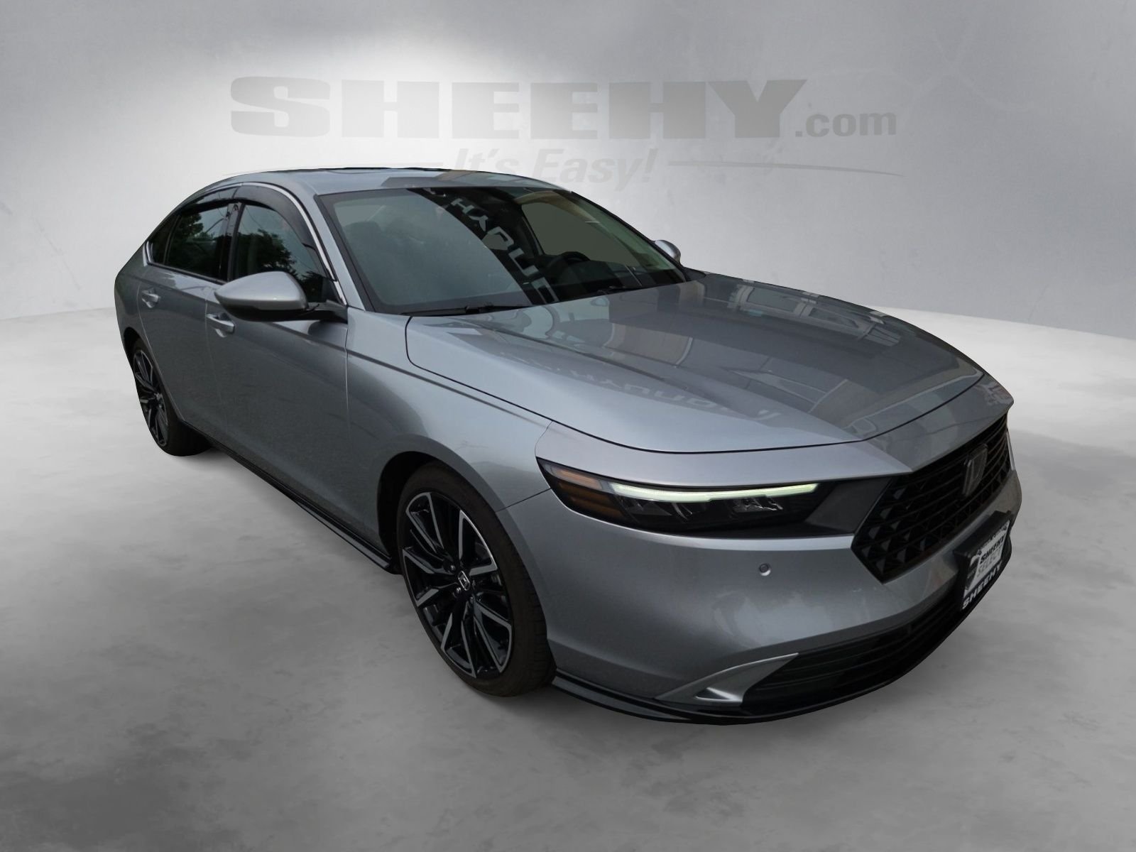 Used 2024  Honda Touring image 2
