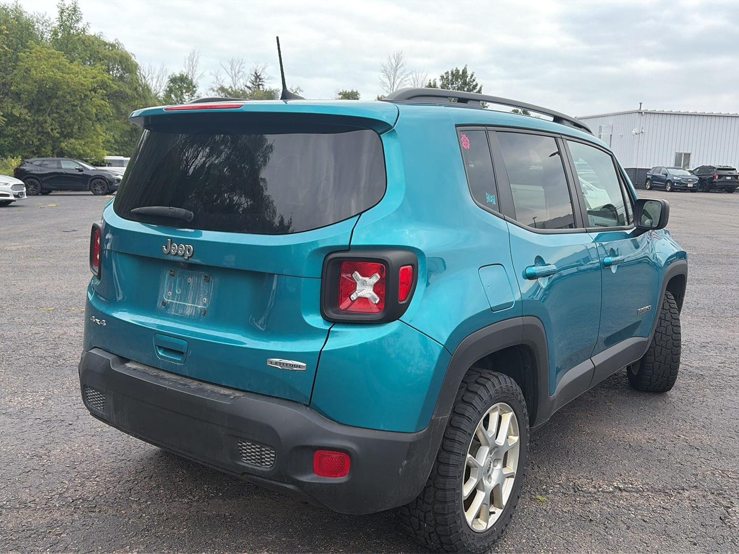 Used 2022 Bikini Metallic Clearcoat Jeep Latitude image 4