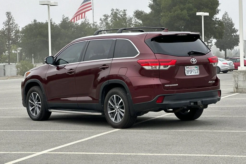 Used 2019 Ooh La La Rouge Mica Toyota XLE image 6