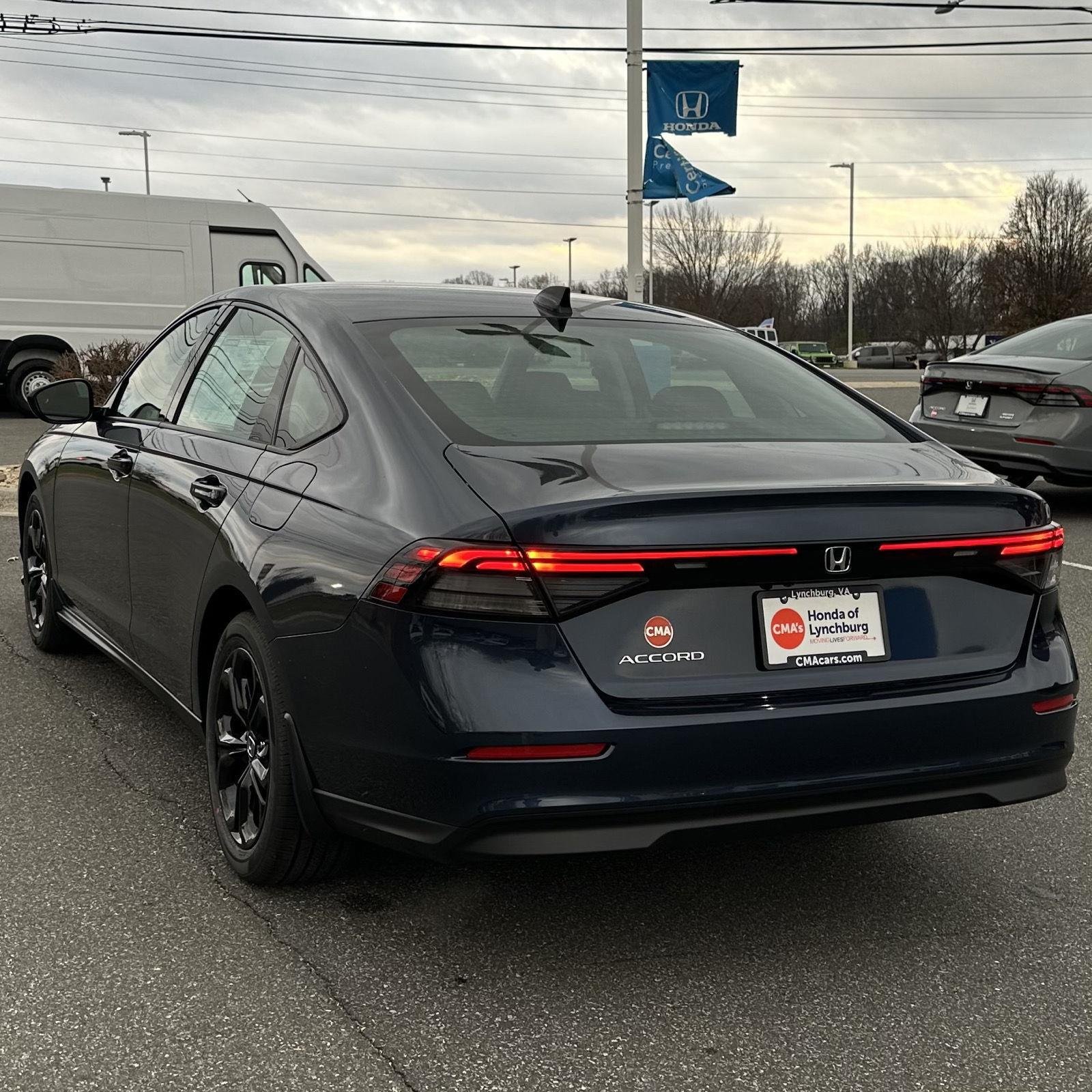 Used 2025 NH-932M/SOLAR SILV Honda SE image 3