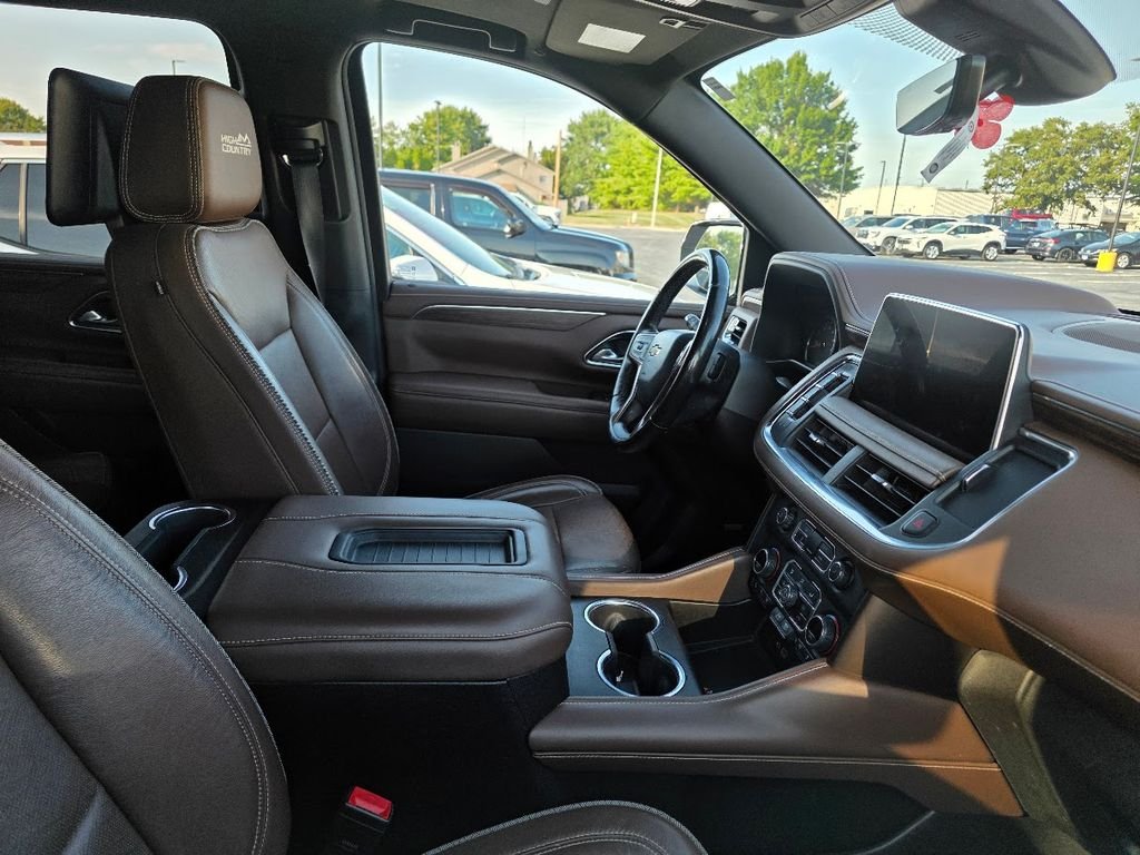 Used 2021 Iridescent Pearl Tricoat Chevrolet High Country image 5
