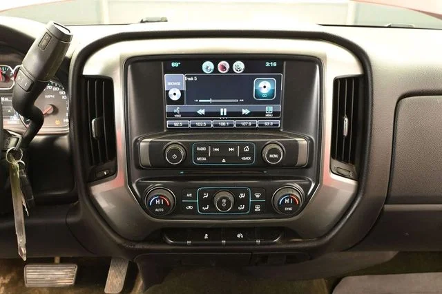 Used 2014 Red Chevrolet LT image 31