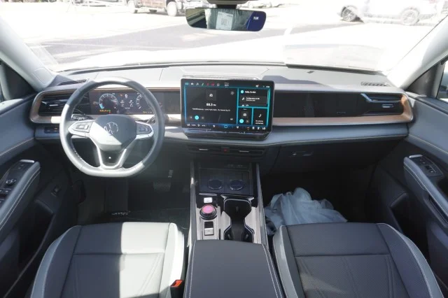 New 2027 Sandstone Volkswagen SE w/Technology image 25