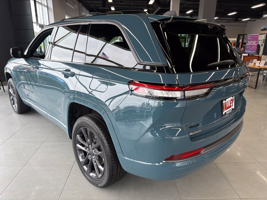New 2026 Steel Blue Exterior Paint Jeep Limited Reserve image 6