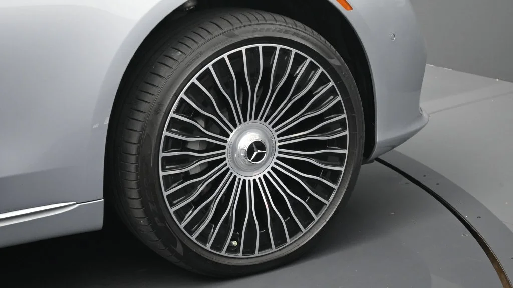 Used 2024 Silver Mercedes-Benz Maybach S 580 image 6
