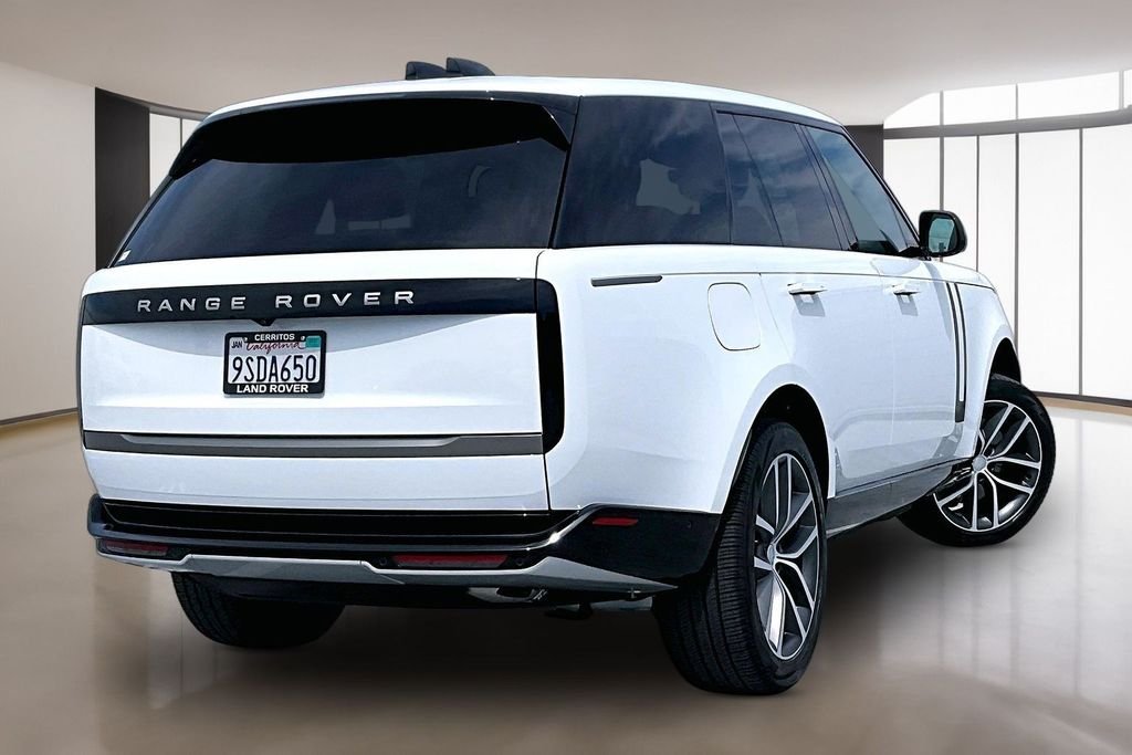 Certified Used 2025 Fuji White Land Rover SE image 6