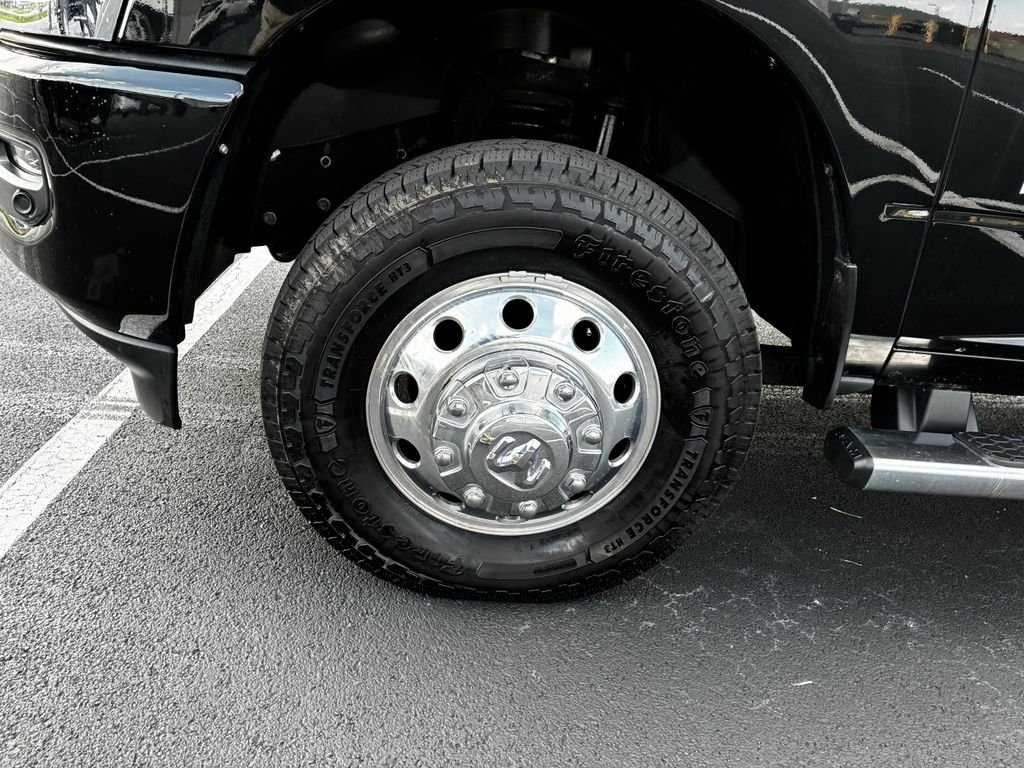 Used 2023 Black Ram Laramie image 7