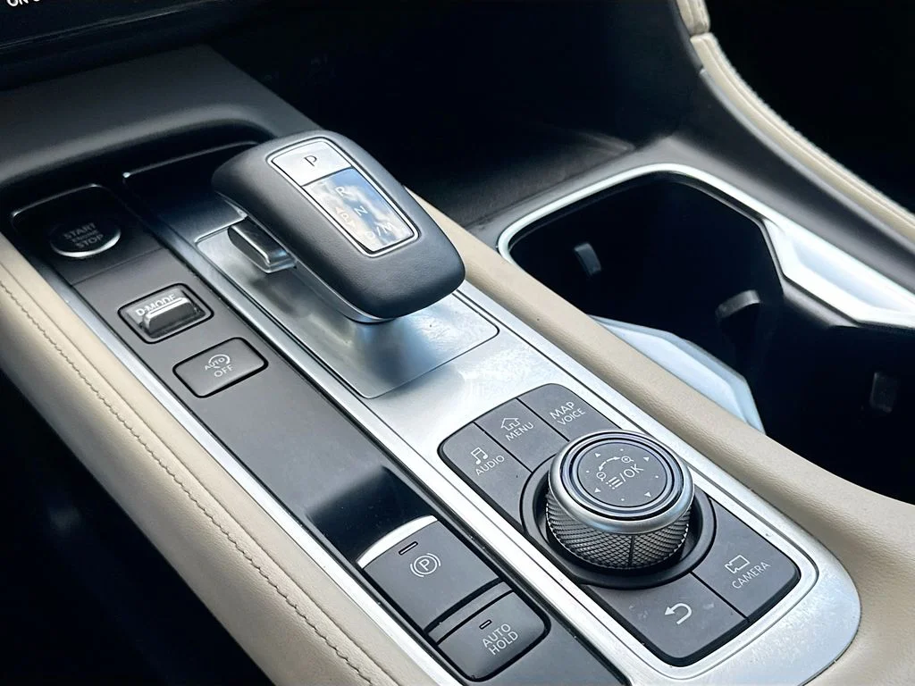 Used 2023 Gray INFINITI LUXE image 18