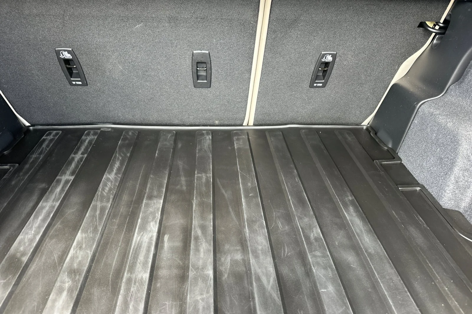 Used 2024 Blue Land Rover S image 18