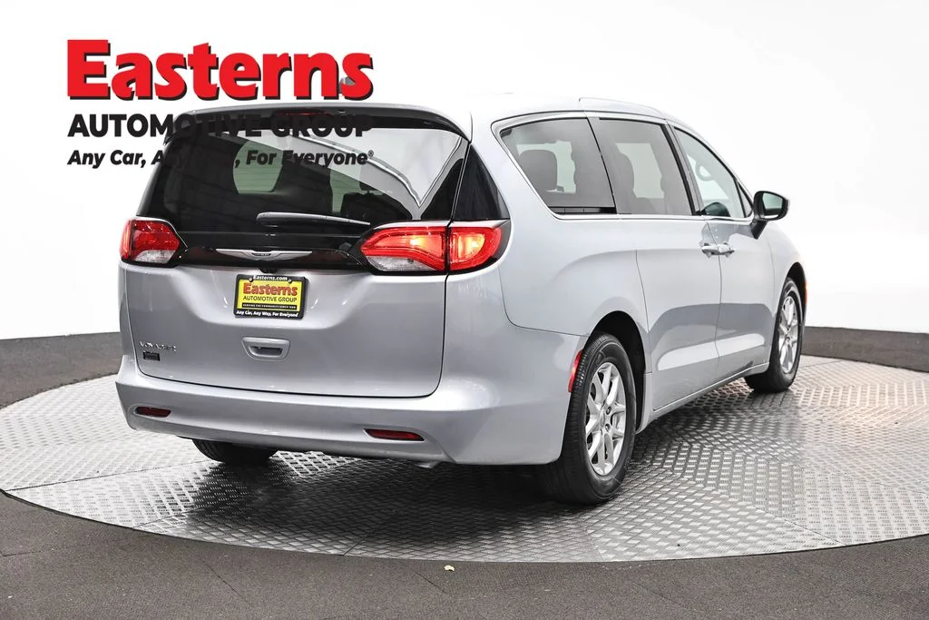 Used 2023 Silver Chrysler LX image 5