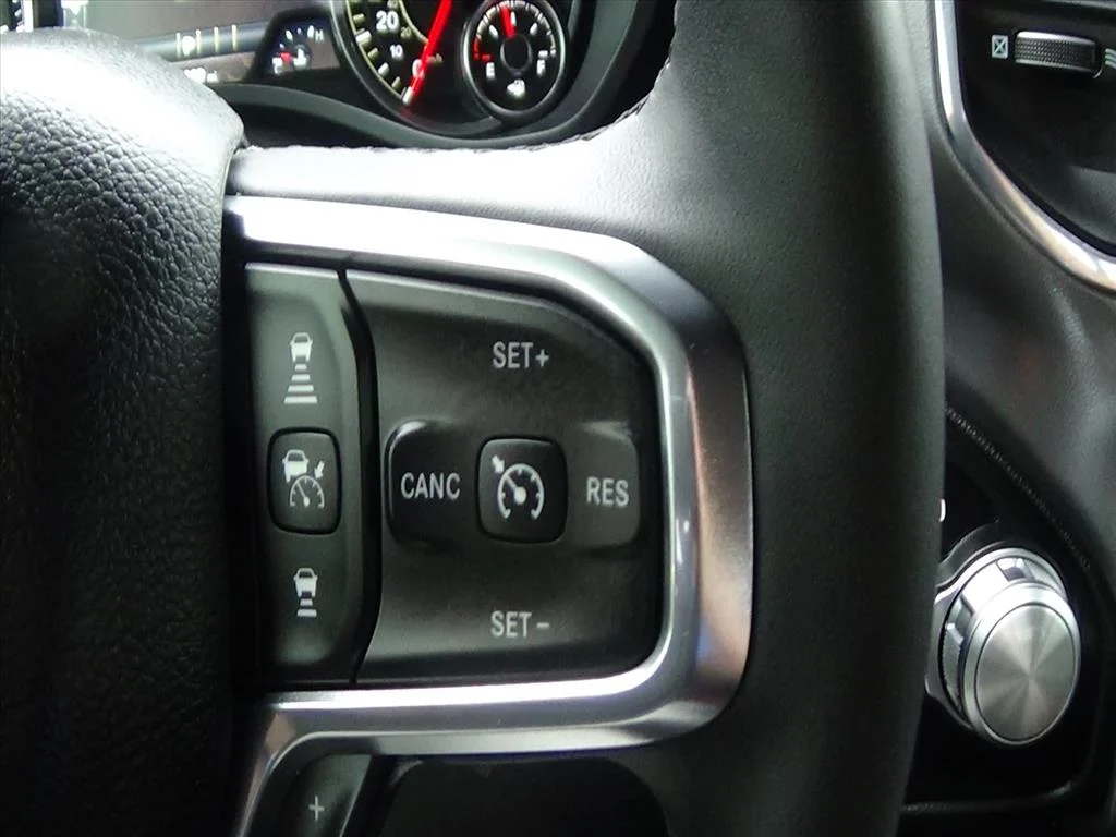 Certified Used 2025 Diamond Black Crystal Pearl Coat (pxj) RAM Laramie image 23
