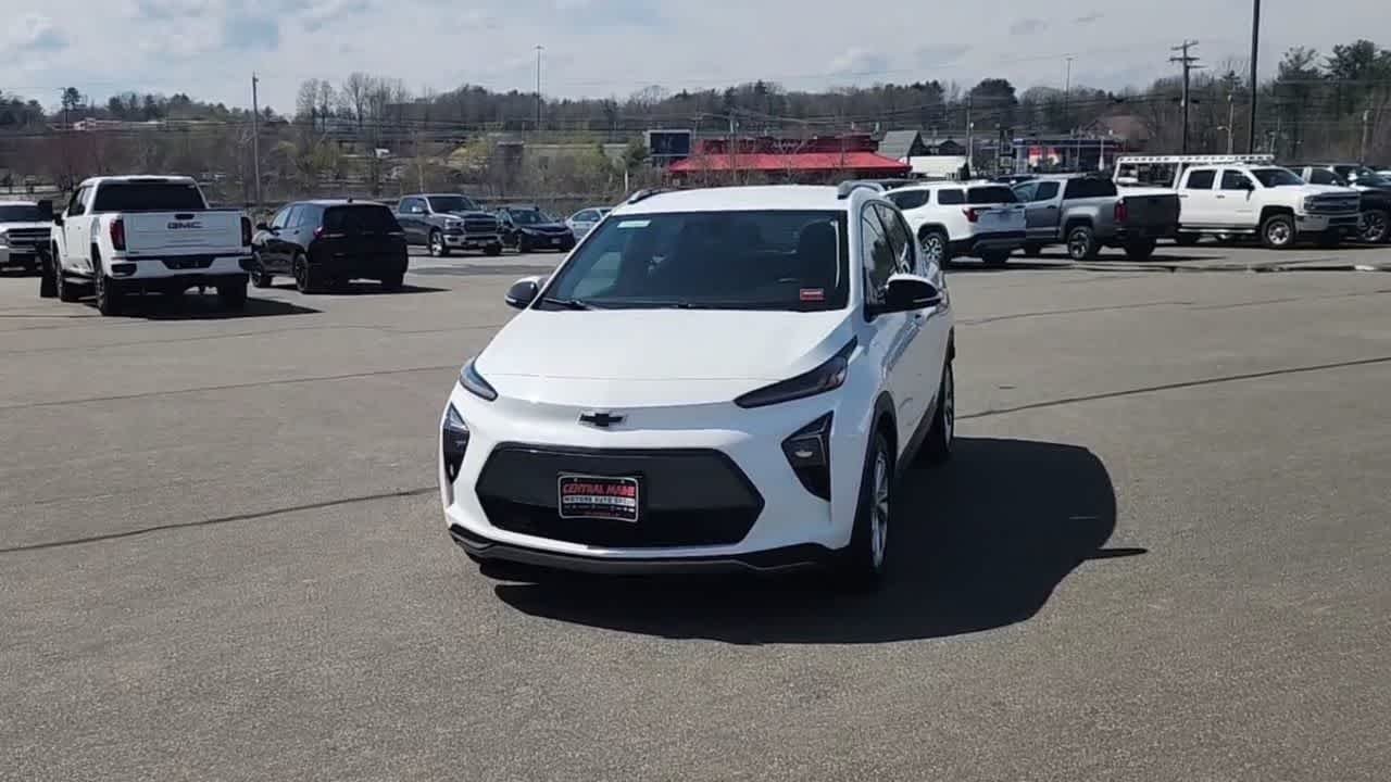 Used 2023 Summit White Chevrolet LT image 3