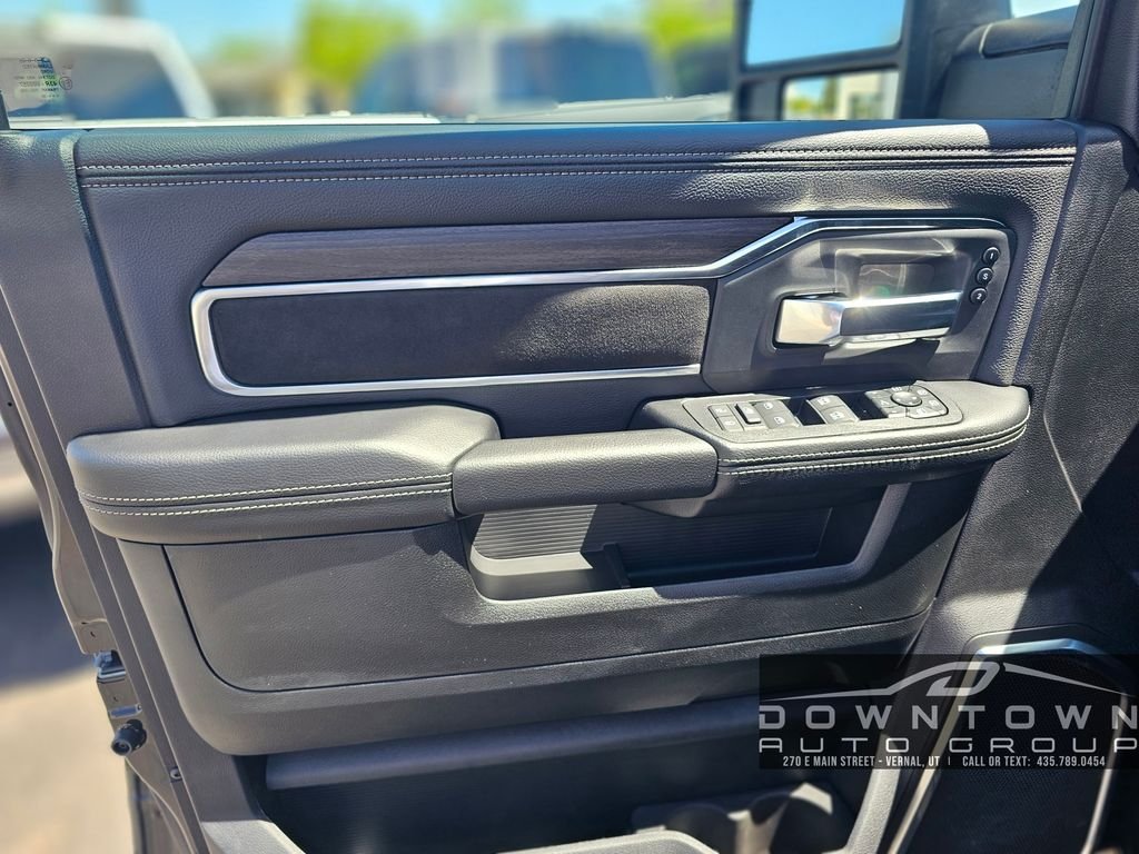 New 2026 Diamond Black Crystal Pearl-Coat Exterior Paint RAM Laramie image 18