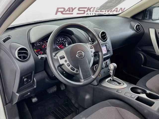 Used 2013 White Nissan SV image 32