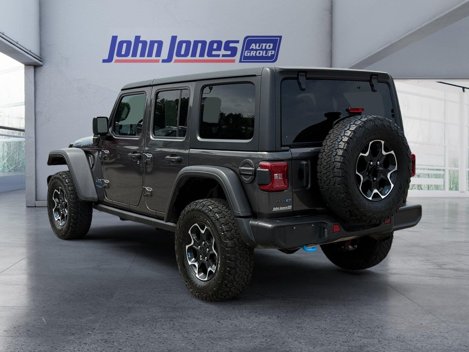 Used 2022 Granite Crystal Metallic Clearcoat Jeep Unlimited Rubicon image 3