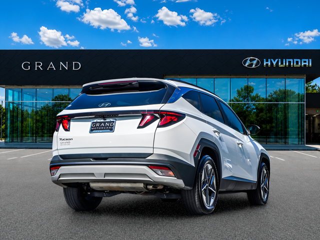 Used 2025 White Hyundai SEL image 6