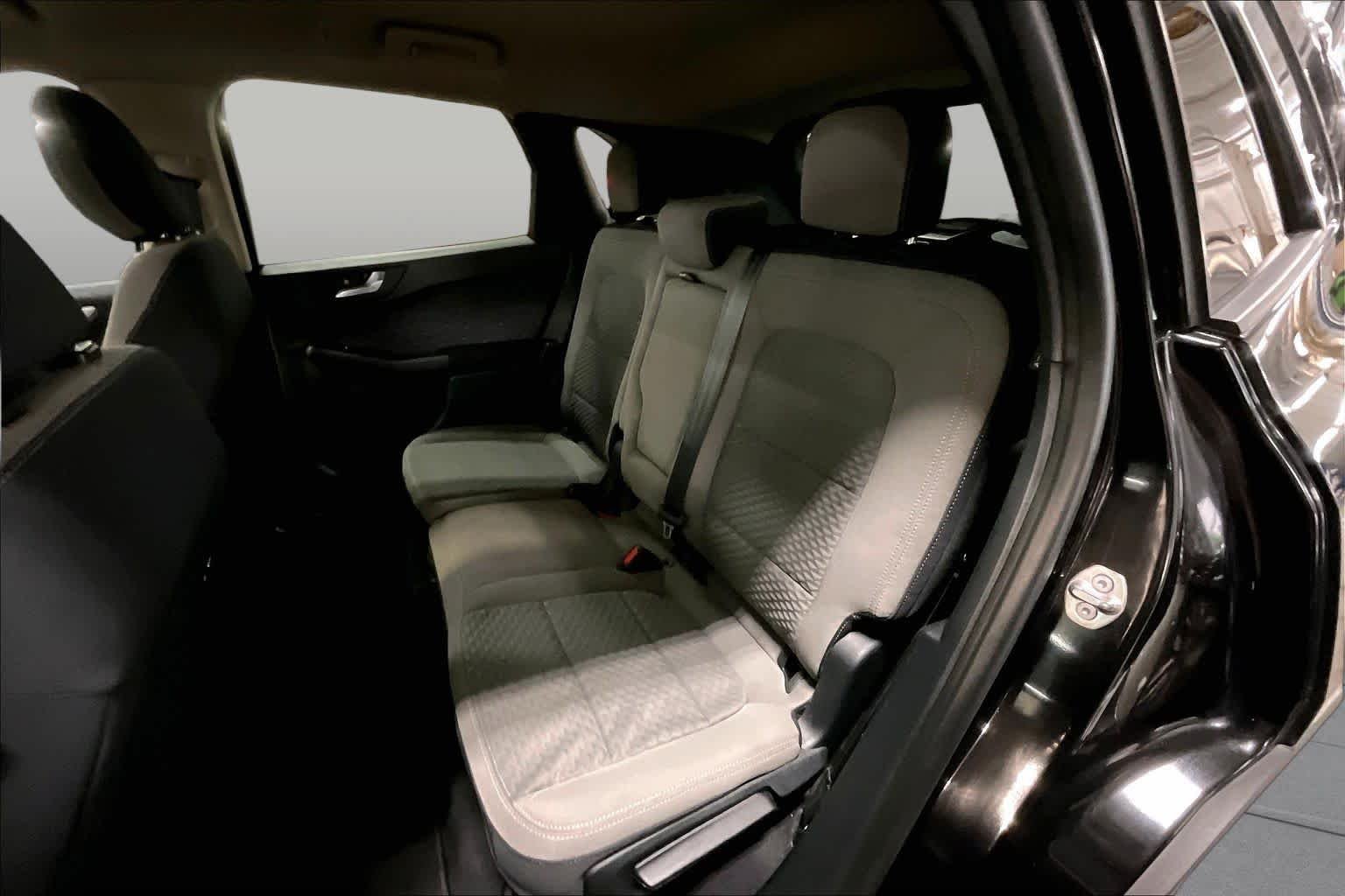 Used 2020 Agate Black Metallic Ford SE image 20