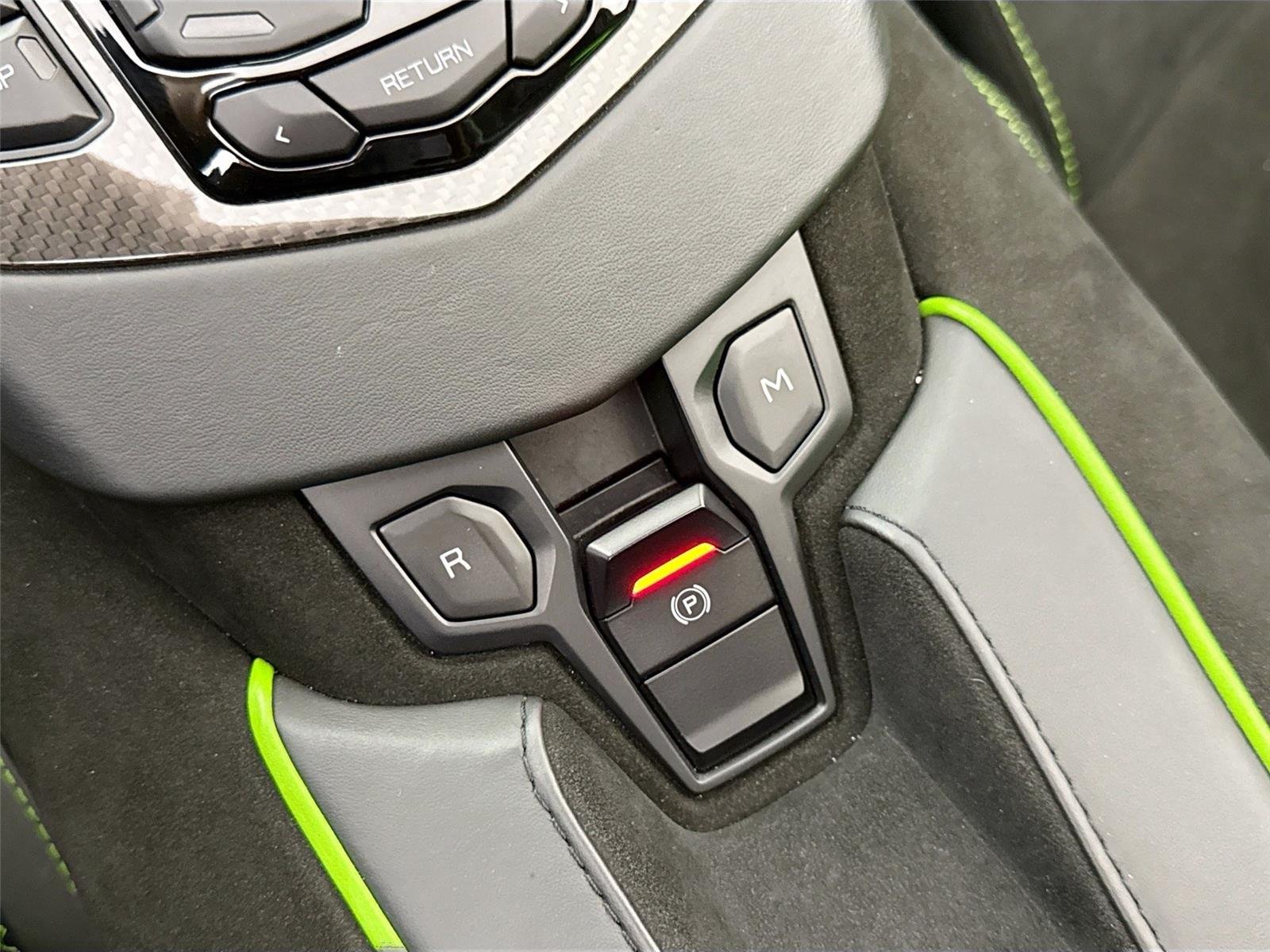 2021 Lamborghini Aventador - Photo 25