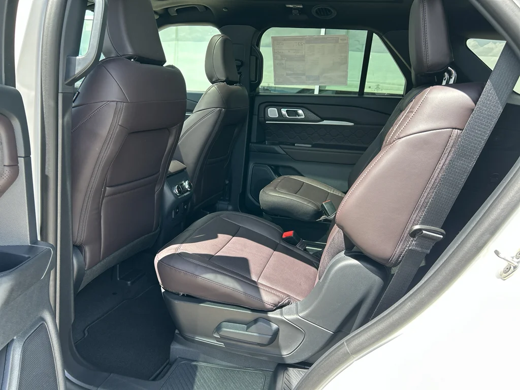 New 2026 Star White Metallic Tri-Coat Ford Platinum™ image 17