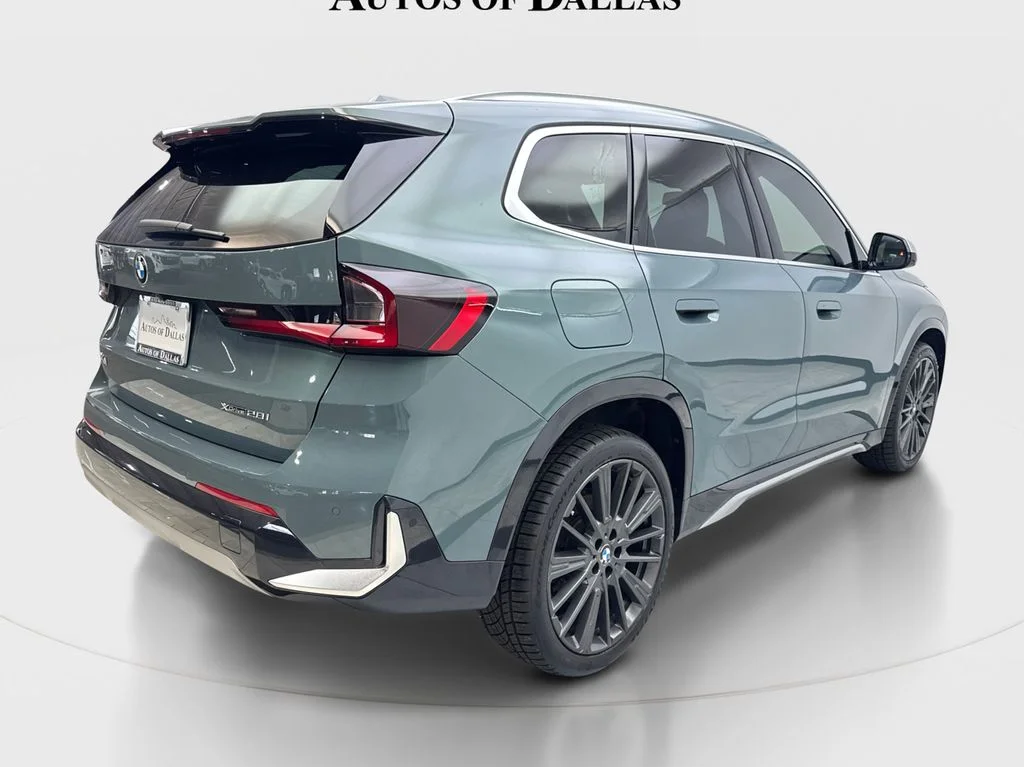 Used 2023 Green BMW xDrive28i image 6