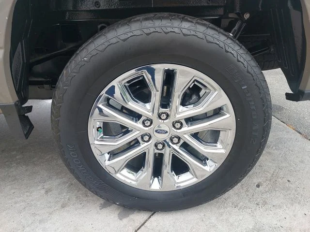 Used 2025 Gray Ford XLT image 33