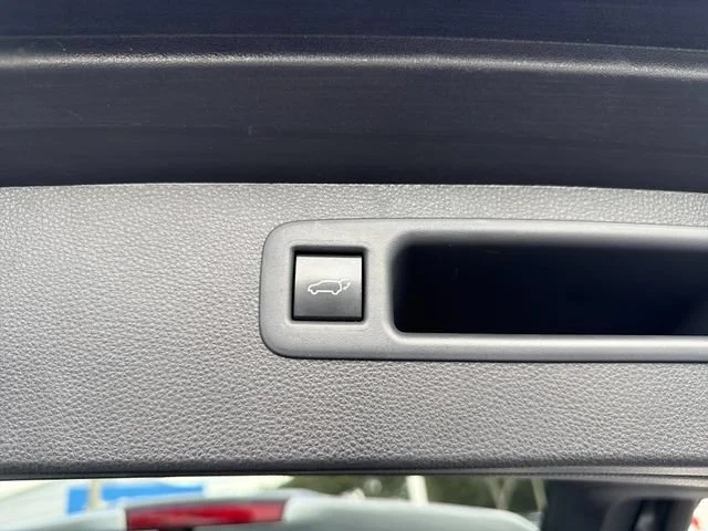 Used 2021 Silver Toyota XLE image 12