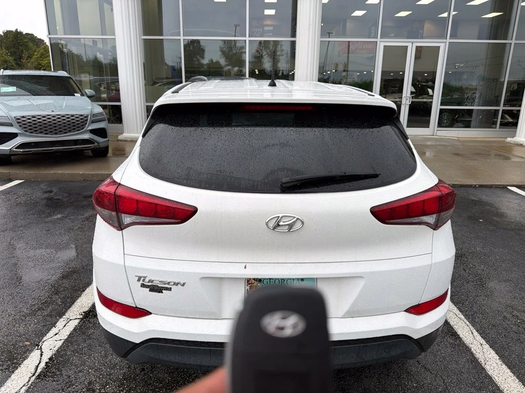 Used 2018 White Hyundai SE image 4