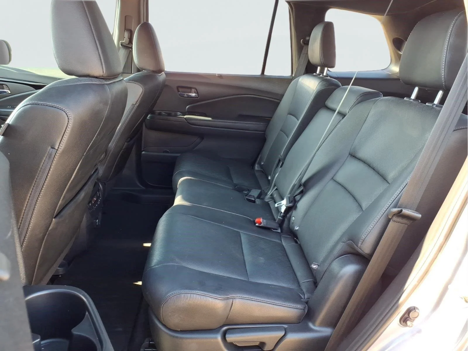 Used 2019 Lunar Silver Metallic Honda Touring image 11