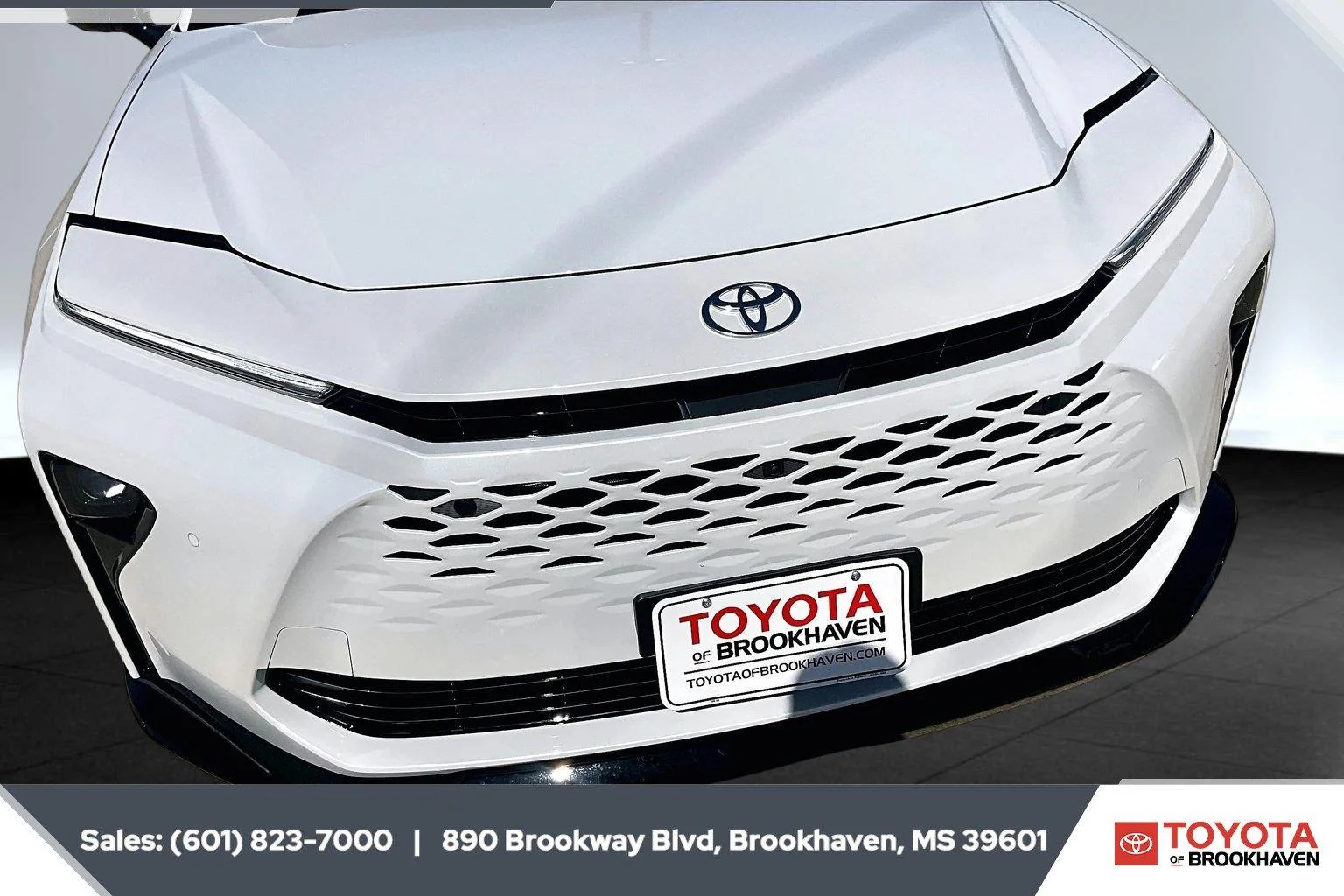 Used 2026 Oxygen White Toyota Limited image 22